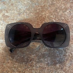 Retro-inspired bling sunnies!